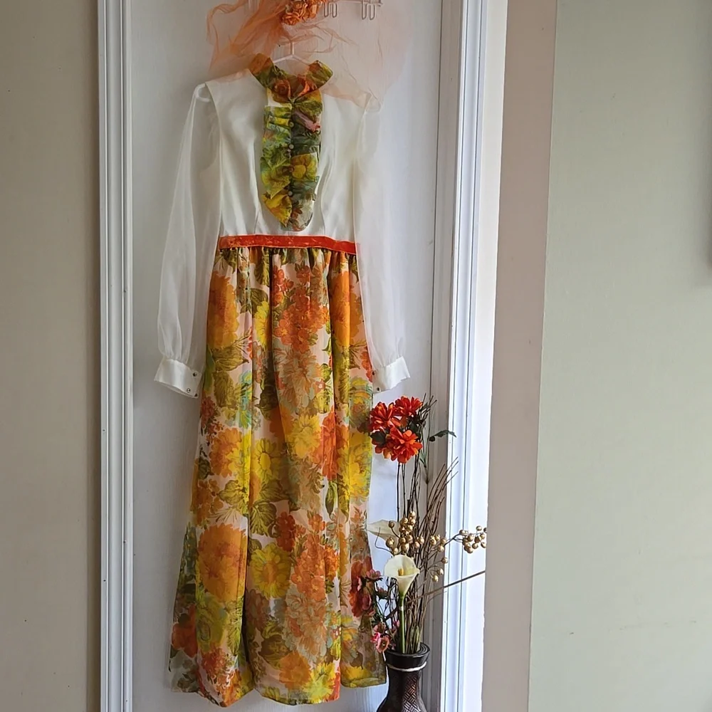 ⭐️ Host Pick⭐️ X2  Vintage |  Rare Time Fashions 1970s' Floral Maxi Dress - Picture 2 of 15